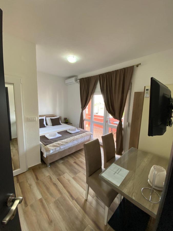 Apartments Nikicic バール エクステリア 写真